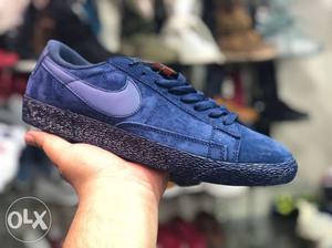 Unpaired Blue Nike Low-top Sneaker