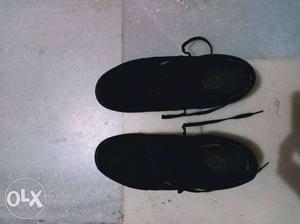 Vans black clor shoes a1 condition only 2 months