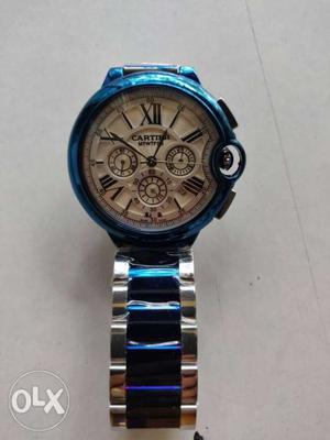 Watch blue and white round dial