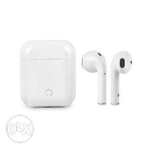 Apple AirPods With Charging Case And Box