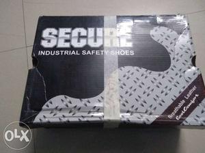 Brand new secure safety shoes un touched(size 40)
