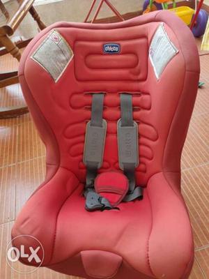 Chicco car seat for 0-18 kgs child.