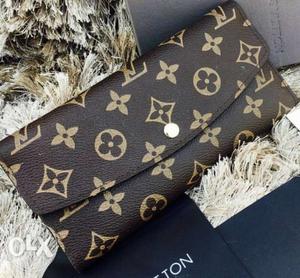 Slightly used leather Louis Vuitton monogram wallet