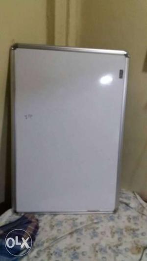 White board size 3x2 in very good condition.