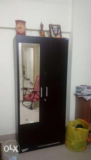 2 door wardrobe in excellent condition