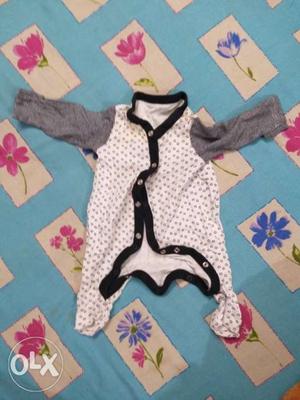 4 rompers 250 Rs each, branded 2-10 months (price