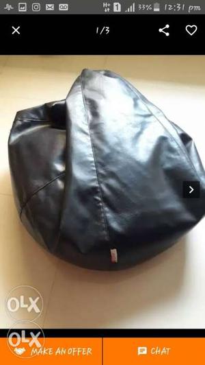 Bean bag is in good condition price neogiotible