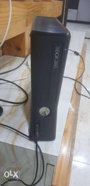 Black Xbox 360 Game Console