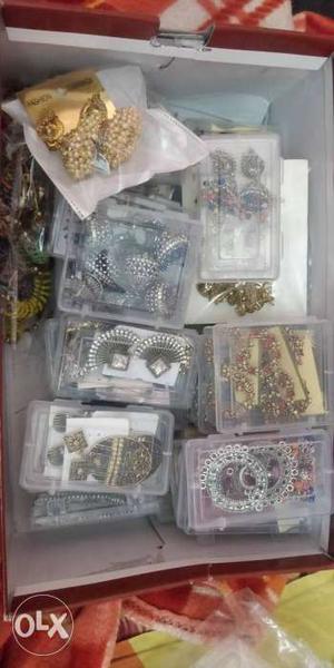 Earing shop 80 to 100 pairs of earing for sale