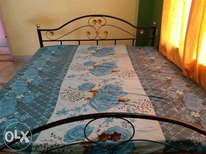 King size(bigger than double bed)in very good condition.iron