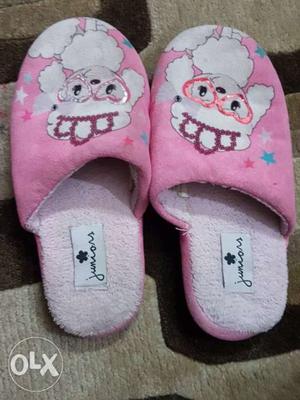 Pink girls 'Juniors' slippers Indian Size:34 UK