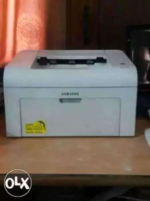 Samsung Black and white laser printer. new drum and good