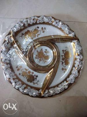 Sectioned plate. Porcelain quality