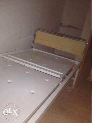Semi Fowler bed for patients