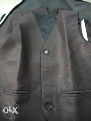 Unused Raymond suit.. for 4 to 5 Year Boy.