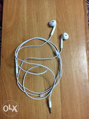 White And Gray Bluetooth Earpiece
