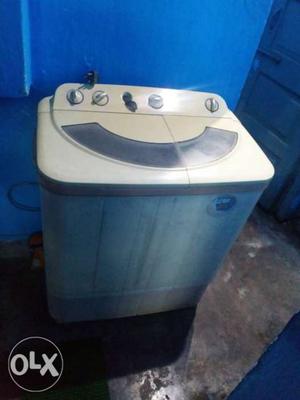White And Gray Top-load Clothes Washer