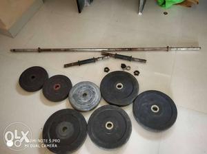29kg gym plates having bar and clips