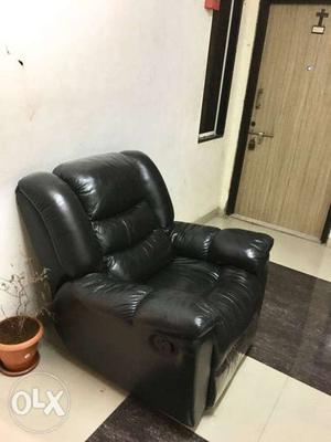 Pure leather recliner chair in good condition