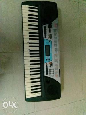 Yamaha Psr-170 Keyboard With Free Stand And Book