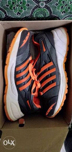 Girls running sports shoes. new one no used