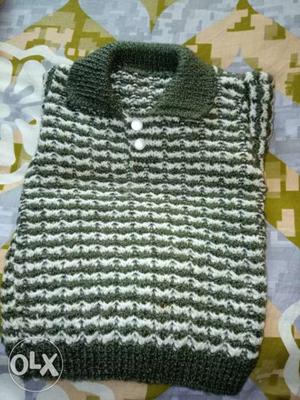 Hand knitted sweaters of premium wool for kids