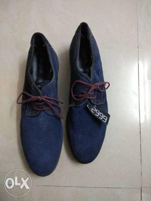 Men brand new suede leather shoes no two
