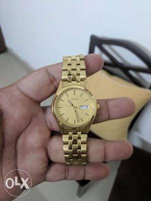 Old but never used Seiko golden watch, new