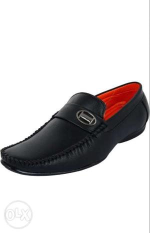 Unpaired Black And Red Slip-on Shoe