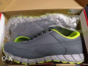 Unpaired Gray And Green Nike Running Shoe size 9