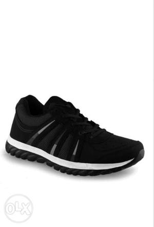 Unpaired Of Black And White Low-top Sneaker
