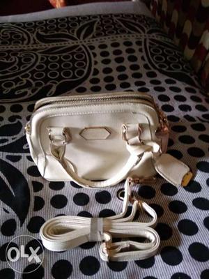White handbag with sling handle n golden touch