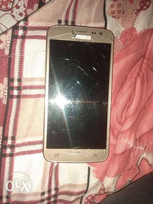 Display broken mobile phone is good condition no