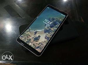 Google pixel 2 xl 3month old Colour white and