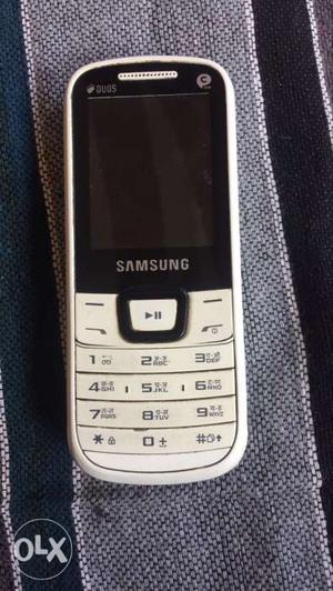 Samsung E phone or charger nal hai phone