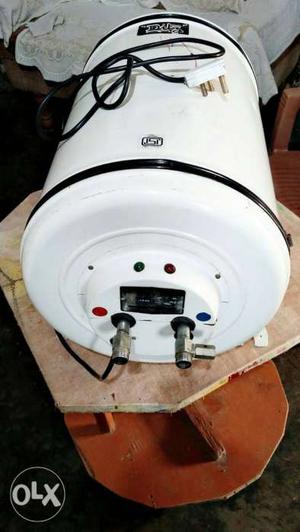 Fitz 25 Liters Water Heater Excellent condition Full ok hai