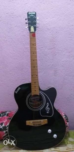 Good mainten guiter,almost new, no problem,givson