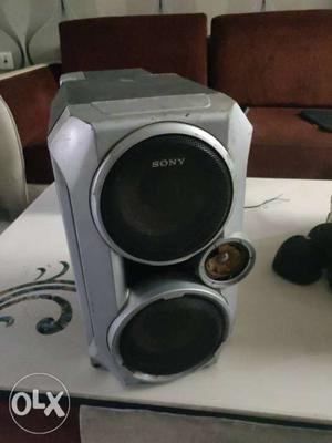 Gray And Black Philips Speaker