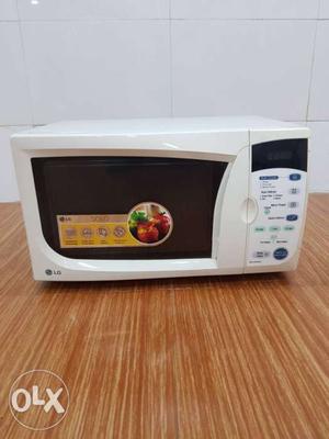 LG 30 ltrs microwave combo grill with digital display with