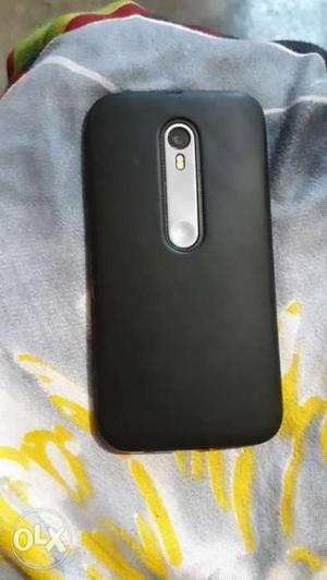 Moto g3 turbo ingood condition phone with charger and back