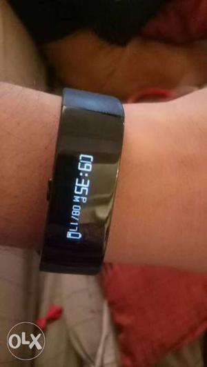Portronics yogg l028 Fitnees band smart watch.1month old.