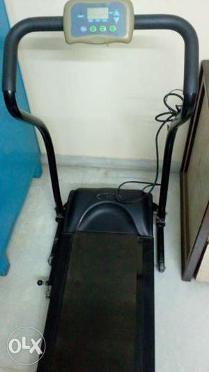 Treadmill electric
