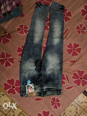 New jeans, never ever worn. size 34.