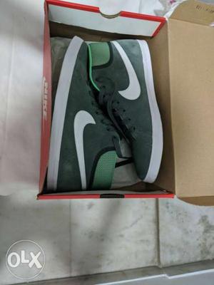 Nike Green Court Borough Mid top sneakers. US 10