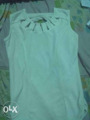 S size white top hardly used no defect fixed price