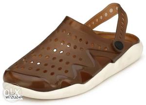 Unpaired Brown Leather Open-toe Wedge