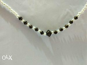 White and black pearl beads chain