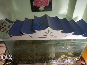 3 feet aquarium is for sale with table,with 5 kg