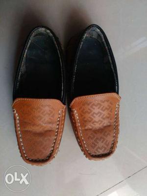 4-5 yrs kids loafers / shoes in good condition.size 9