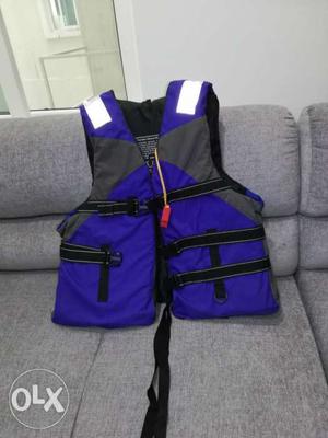 Life jacket for swimming new one at Rs 800